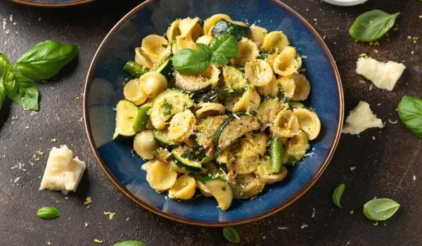 pasta con zucchine e gamberetti